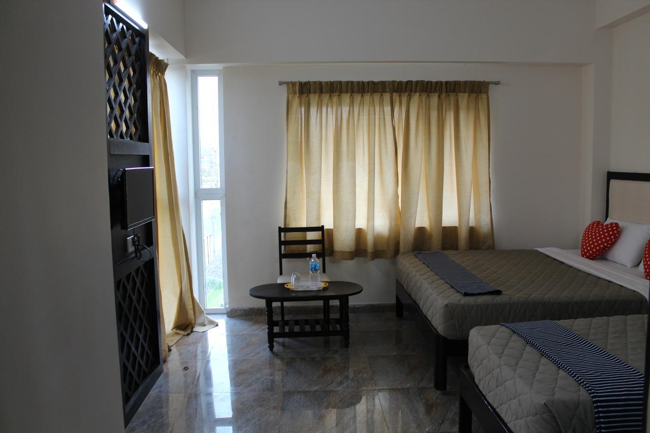 Hotel Jaidharshini Palace Кумбаконам Экстерьер фото