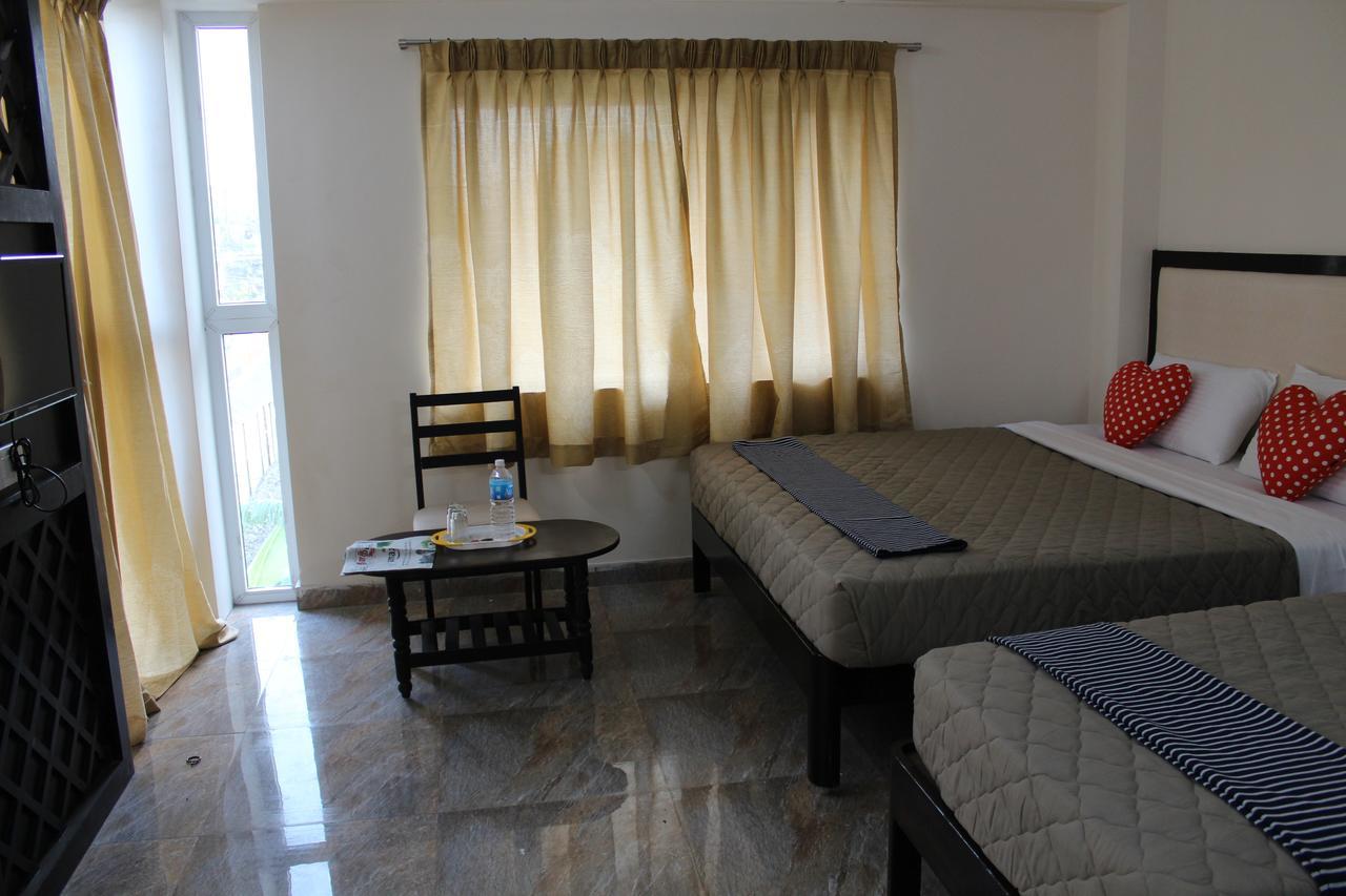 Hotel Jaidharshini Palace Кумбаконам Экстерьер фото
