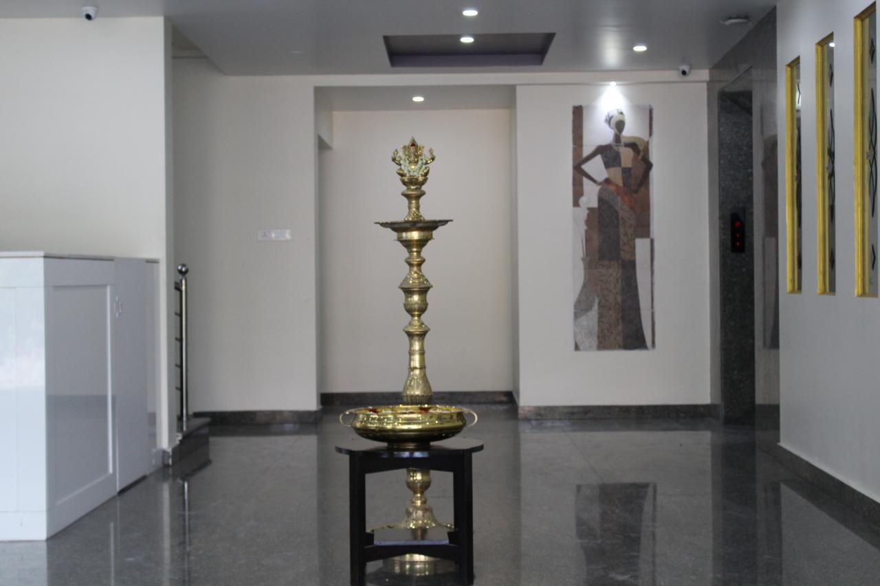 Hotel Jaidharshini Palace Кумбаконам Экстерьер фото